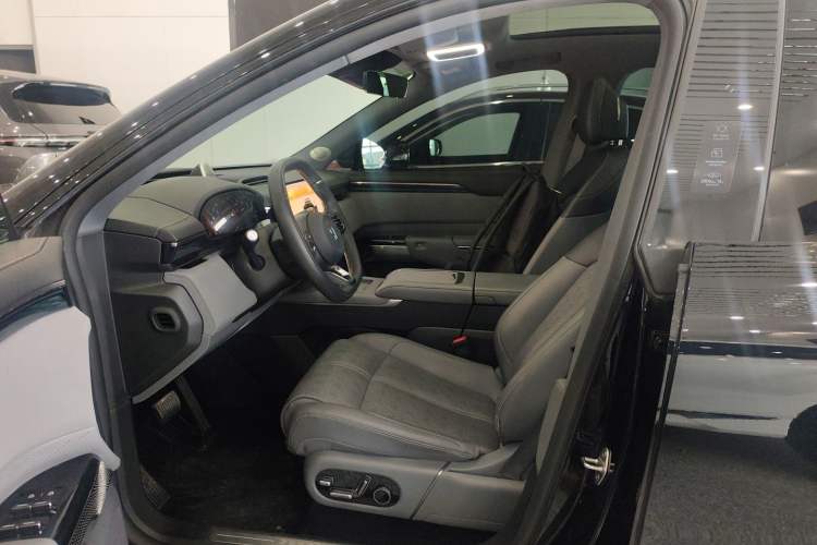 Used Zeekr 7X 2025 100 kWh Long-Range Rear-Wheel Drive with Intelligent Driving Features Left Front Seat