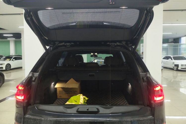 Used BMW X5 2022 Restyled xDrive 40Li M Sport Package Trunk