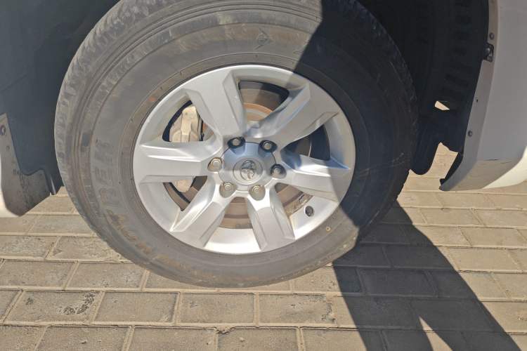 Used Toyota Prado  Right Front Wheel Hub