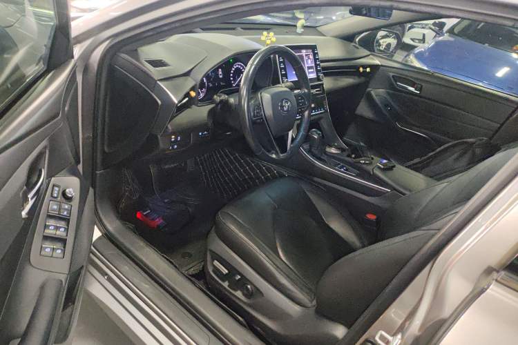 Used Toyota Avalon 2019 Dual-Engine 2.5L Luxury Edition China VI Standard