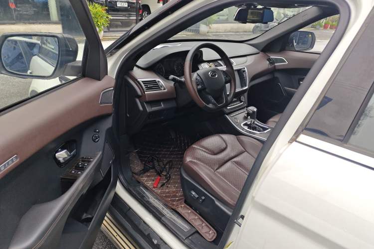 Used Land X7 2016 2.0T Panoramic Prestige Edition Driver Seat