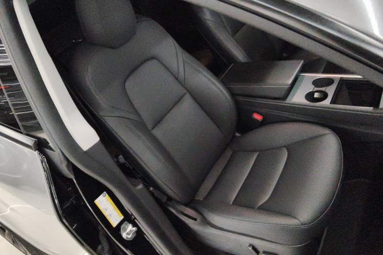 Used Tesla Model Y 2021 Standard Range Rear-Wheel Drive Version Right Front Seat