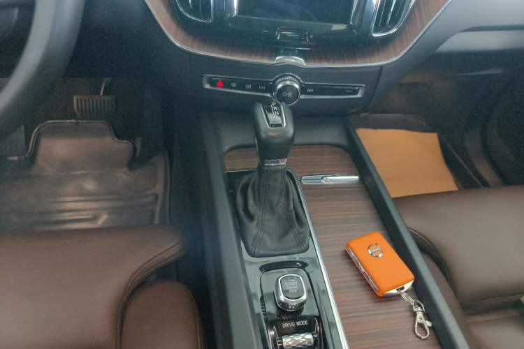 Used Volvo XC60 2021 T5 4x4 Smart Luxury Edition
