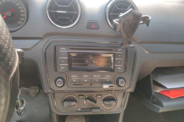 Used Volkswagen Jetta 2017 1.5L Manual Fashion Edition
