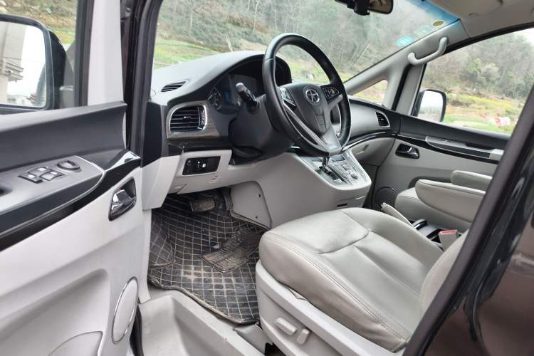 Used JAC Refine M5 2013 2.0T Gasoline Automatic Business Edition