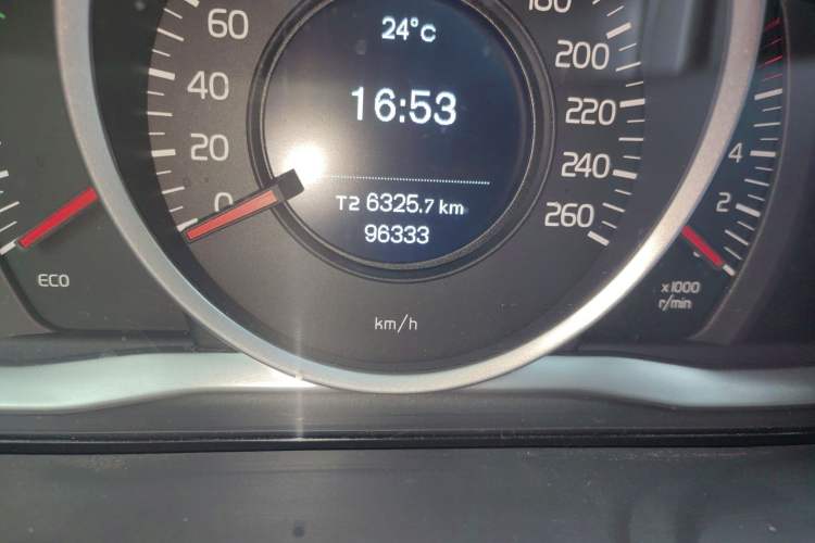 Used Volvo S60 2015 S60L 2.0T Zhiyuan Edition
