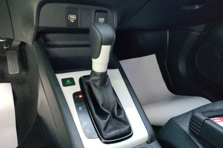 Used Honda Fit 2022 1.5L CVT Trendy Sunroof Edition Gear Lever