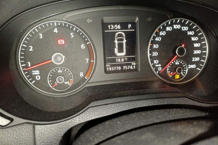 Used Volkswagen Sharan 2013 1.8TSI Standard Model Euro IV Odometer Close Up