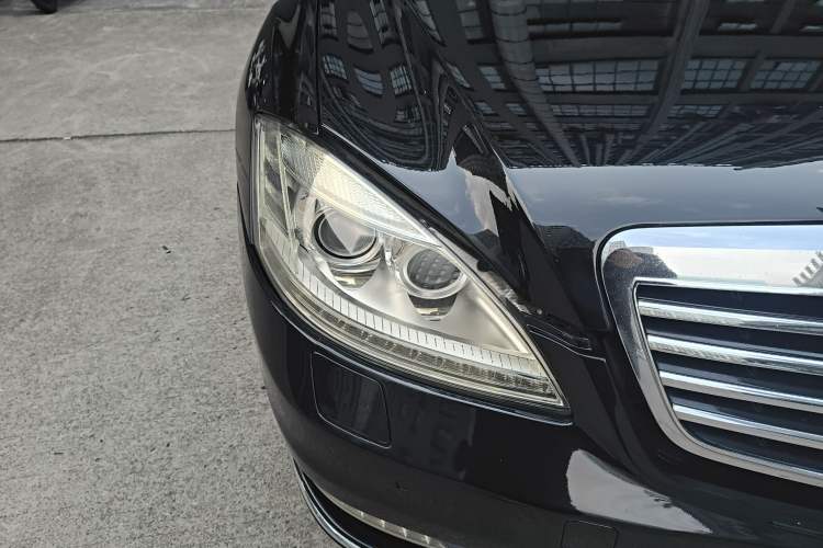 Used Mercedes-Benz S-Class 2010 S 400 L HYBRID Right Front Headlight
