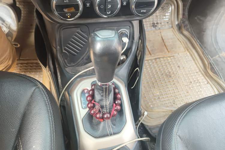 Used Jeep Renegade 2017 180T Automatic Smart Version Gear Lever