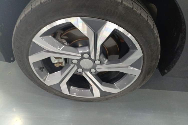 Used Lynk & Co 06 2023 Remix 1.5T Hero Left Front Wheel Hub