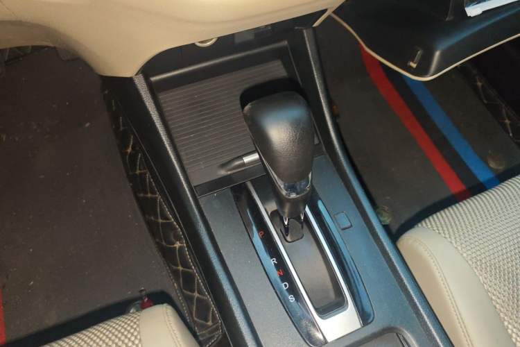 Used Honda Jade 2013 1.8L automatic Comfort version 5 seats Gear Lever