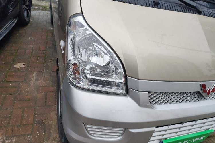 Used Wuling Rongguang 2021 1.5L Extended Basic Version L3C Right Front Headlight