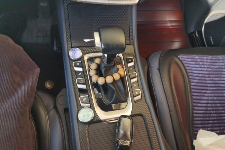 Used CHANGAN OSHAN COS1 2018 1.5T Automatic Smart 7-Seater Gear Lever