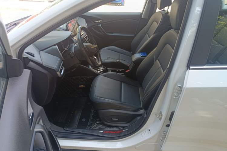 Used Chevrolet Trax 2021 325T Automatic Fun Edition China VI Standard Left Front Seat