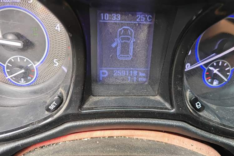 Used JMC Yusheng S350 2013 2.4T Automatic 4x4 Diesel Ultra-Luxury 5-Seater Odometer Close Up