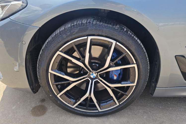 Used BMW 5 Series 2021 530i M Sport Package Left Front Wheel Hub