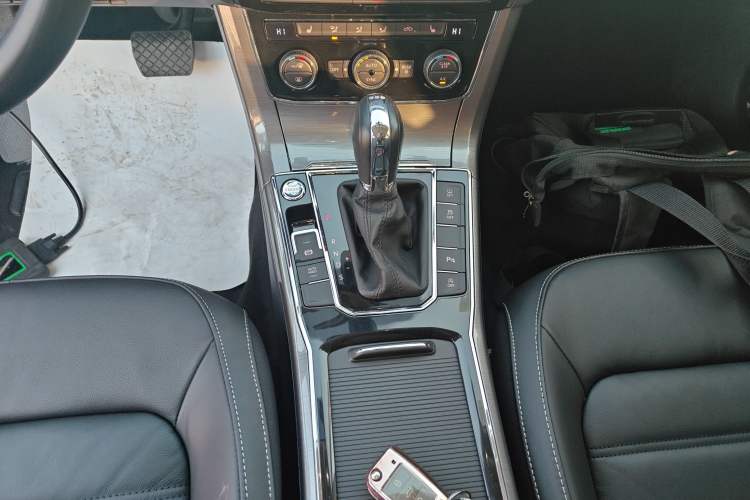 Used Volkswagen Passat 2017 330TSI DSG Luxury Edition
