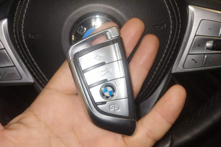 Used BMW X7 2021 xDrive40i Luxury Package with Leading Features