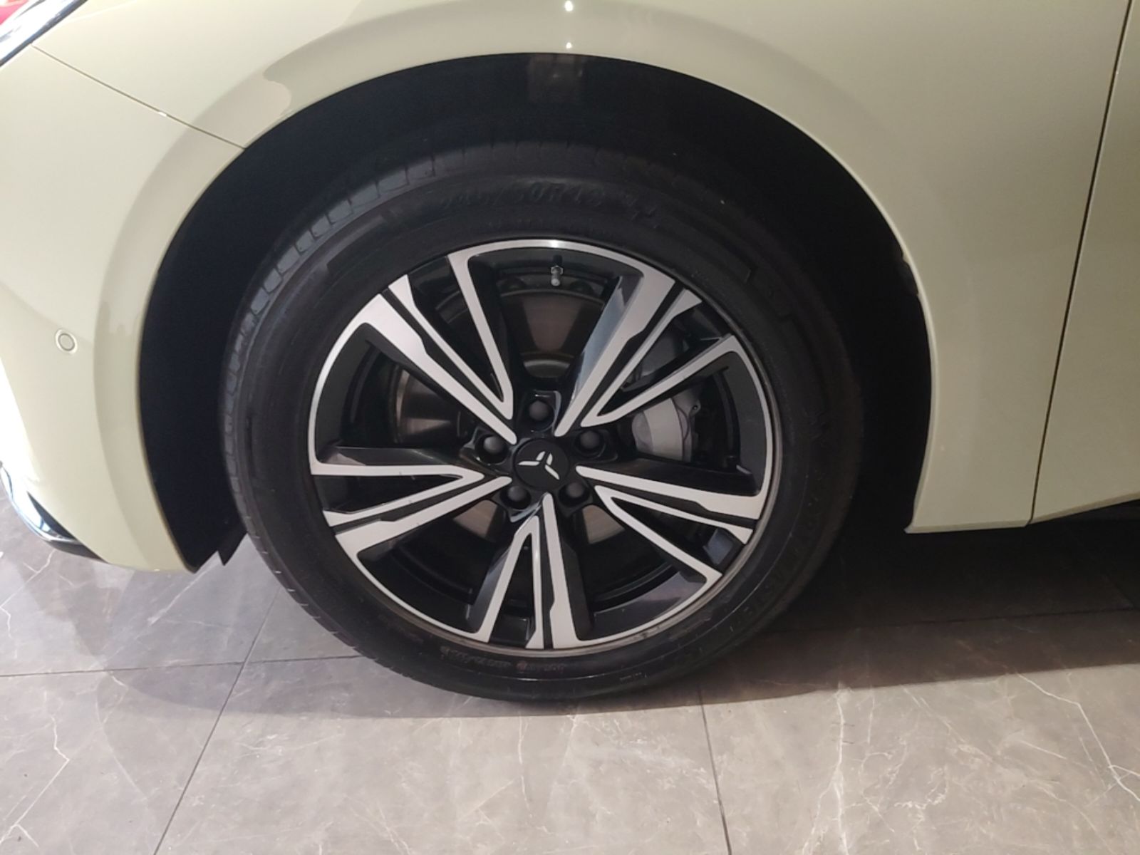 Hongqi EH7 2024 600 Pro Glory Edition — снимка 10