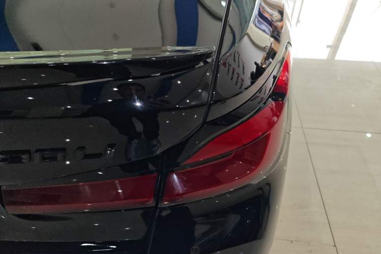 Used BMW 5 Series 2023 530Li Leading Model M Sport Package Right Rear Taillight