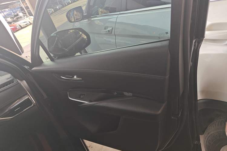 Used Cadillac XT4 2018 28T Two-Wheel Drive Tech Version