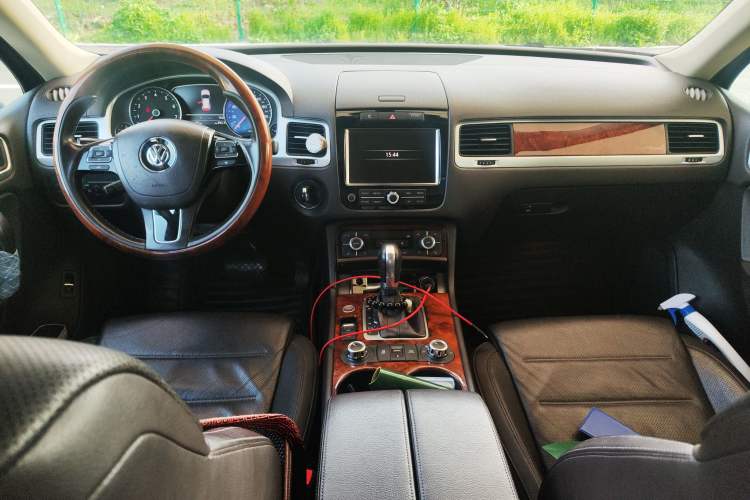 Used Volkswagen Touareg 2011 3.0 TSI High-End Version Center Console