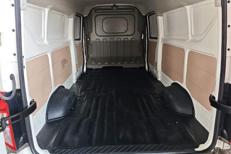 Used CHANGAN KUAYUE Xing V7 2022 1.6L Gasoline Comfort Version 2-Seat Dual-Side Doors DAM16KR Trunk