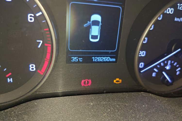 Used Hyundai Elantra (6th Generation / Lingdong) 2016 1.6L Automatic ZhiXuan – Elite Version Odometer Close Up