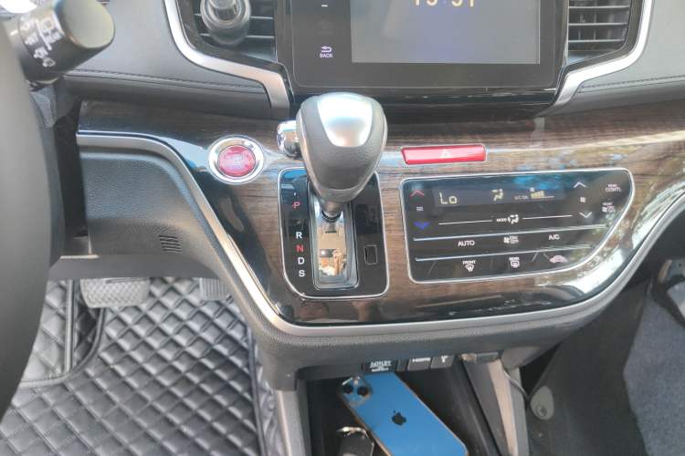 Used Honda Odyssey 2015 Updated Version 2.4L Smart Edition