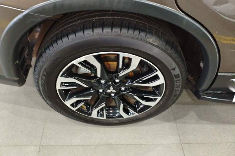 Used Mitsubishi Outlander 2019 2.4L 4x4 Zhi Xiang Edition 7 Seats China VI Standard
