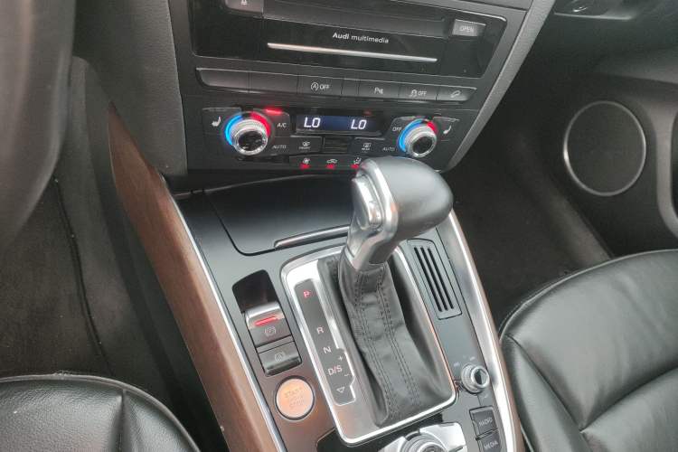 Used Audi Q5 2015 40 TFSI Comfort Model Gear Lever