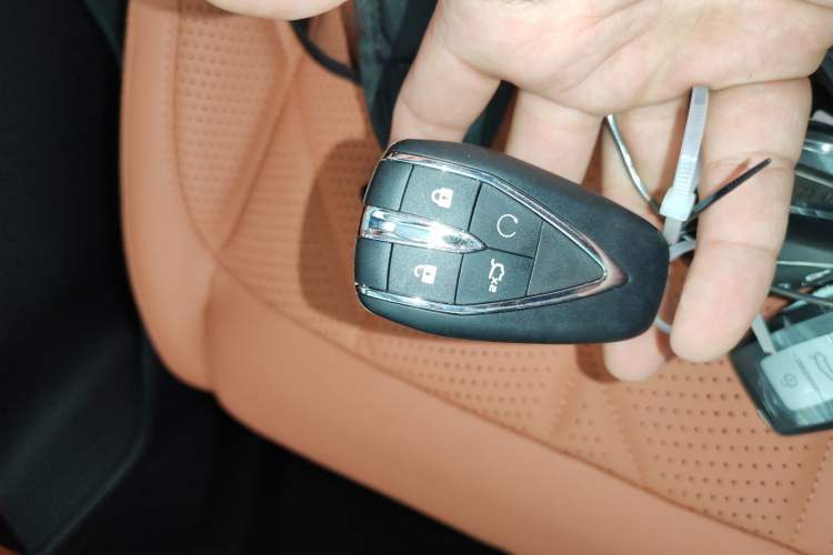 Used CHANGAN CS75 PLUS 2025 4th Generation 1.5T New Blue Whale Smart Luxury Edition
