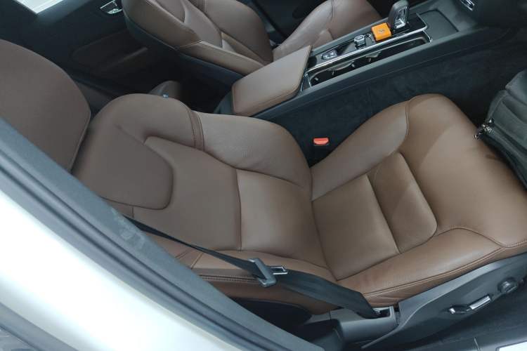 Used Volvo XC60 2023 B5 4x4 Smart Luxury Edition