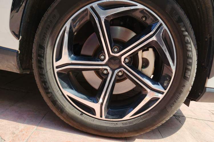 Used NETA L 2024 Extended-Range 310 Flash-Charge Red Edition
