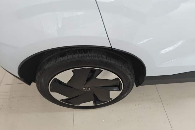 Used Volvo EX30 2025 Rear-Drive Long-Range Plus Model