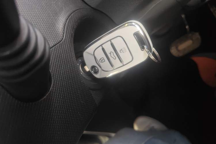 Used Wuling Hongguang MINIEV 2021 Macaron Fashion Model Lithium Iron Phosphate Vehicle Key