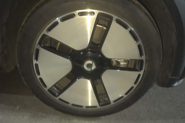 Used smart #5 2024 Ultra-Long Range Extraordinary Journey Luxury Edition Right Front Wheel Hub