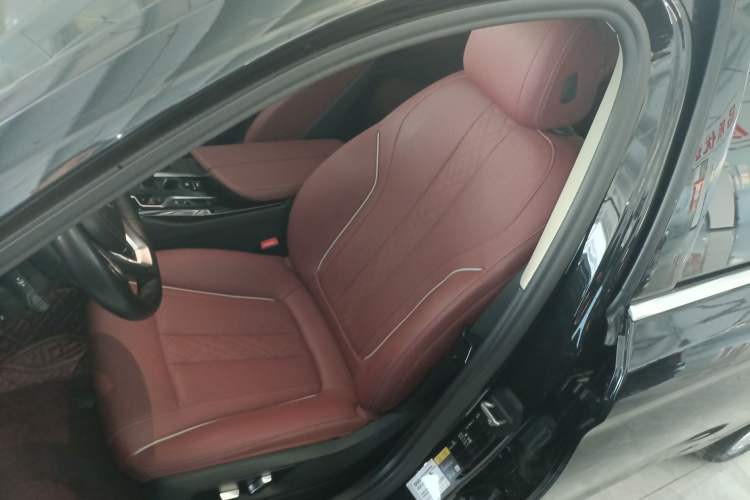 Used BMW 5 Series New Energy 2021 535Le Luxury Package Left Front Seat