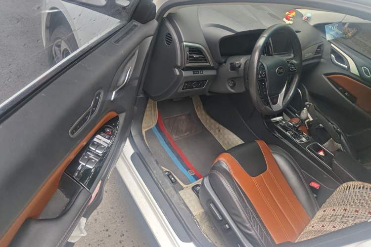 Used BYD Qin New Energy 2015 1.5T Dual-Crown Flagship Plus Edition Driver Seat