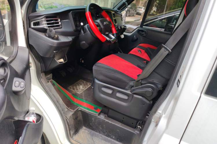 Used JMC Fushun 2022 2.0T Manual Multi-Function Passenger Vehicle Short Wheelbase Low Roof 6-Seater