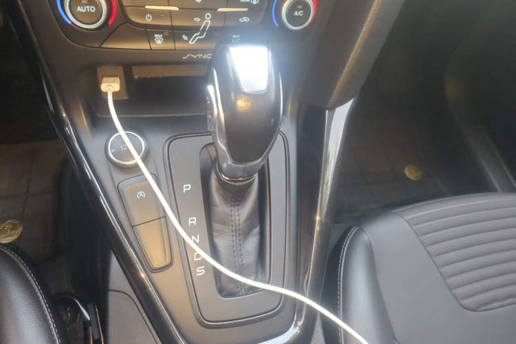 Used Ford Focus 2017 Hatchback EcoBoost 180 Automatic Elite Model Gear Lever