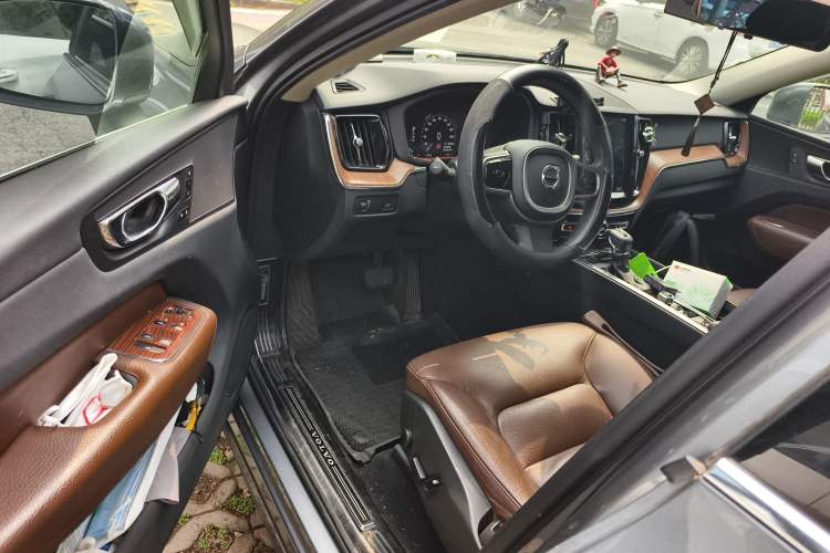 Used Volvo XC60 2019 T5 4x4 Smart Edition China VI Standard