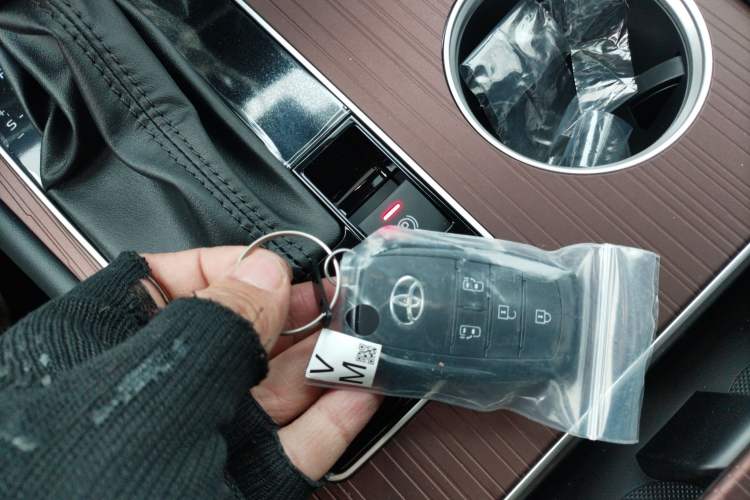 Used Toyota Granvia 2026 Model 2.5L Hybrid Comfort Edition
