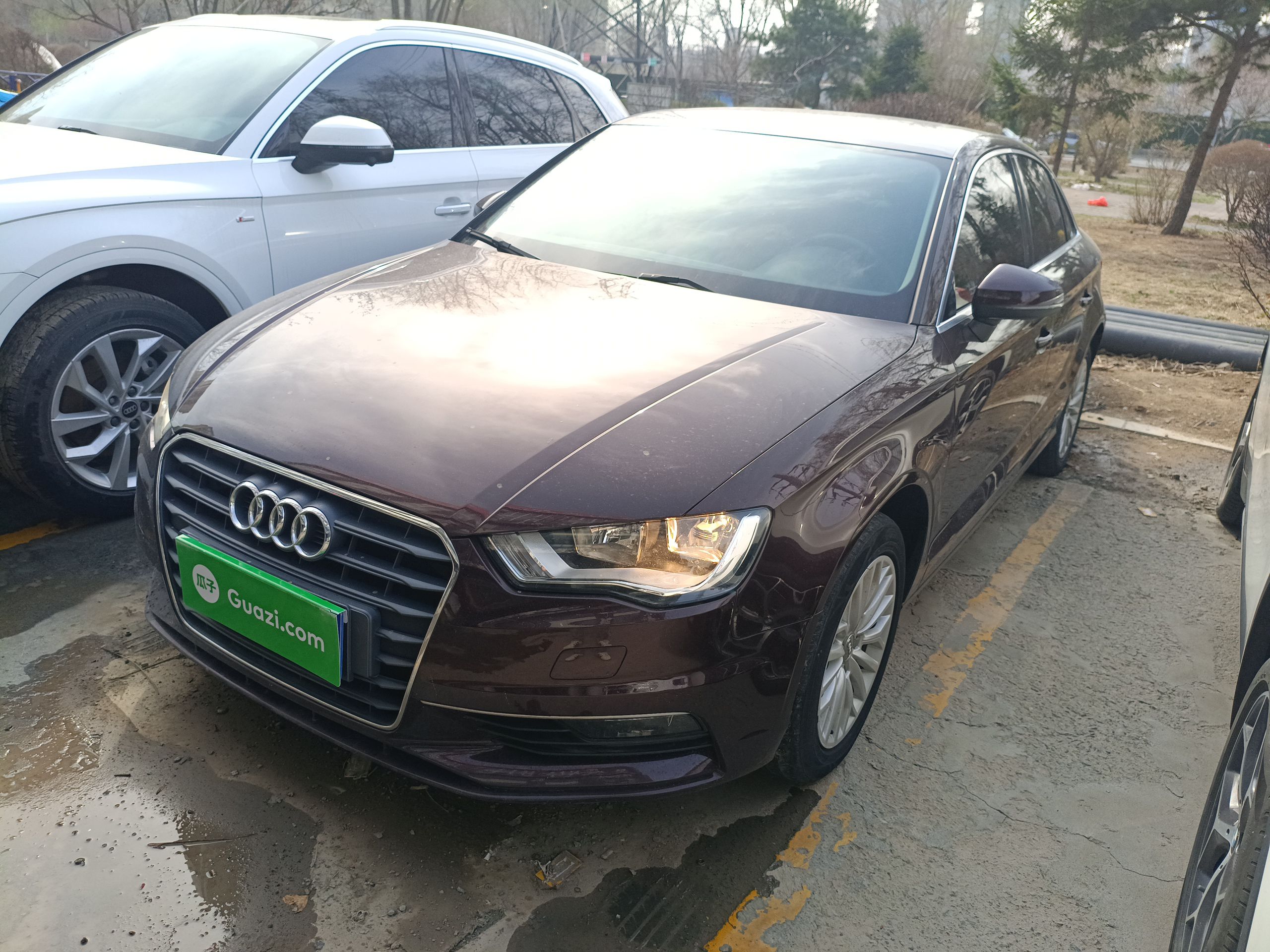 Под передней частью автомобиля