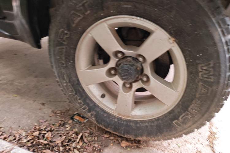 Used Suzuki Jimny 2010 1.3 AT Fashion Limited Edition Right Front Wheel Hub