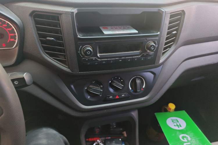 Used Wuling Hongguang V 2022 1.5L Jingqu Edition Enclosed-Window Vehicle with Hydraulic Power Steering LAR Audio And AC Panel