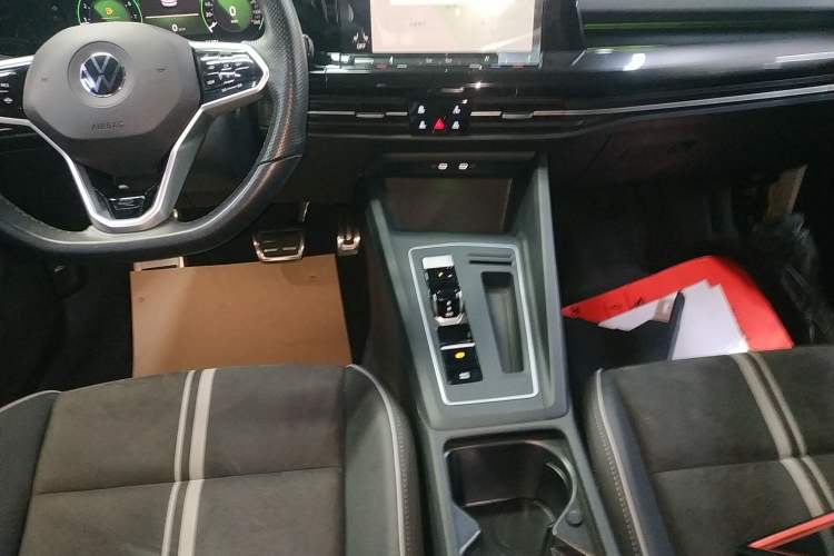 Used Volkswagen Golf 2023 280TSI DSG R-Line Lite Gear Lever