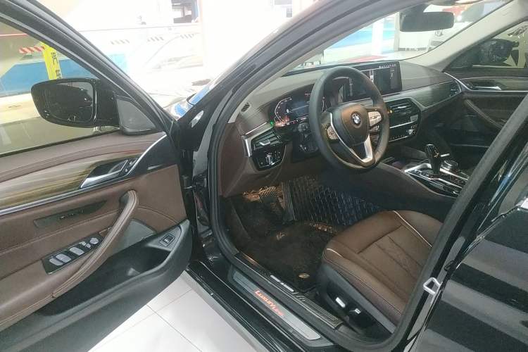 Used BMW 5 Series 2023 530Li Leading Edition Luxury Package Driver Seat