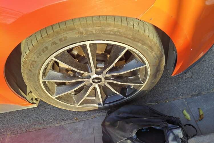 Used Ford Mustang  Right Front Wheel Hub